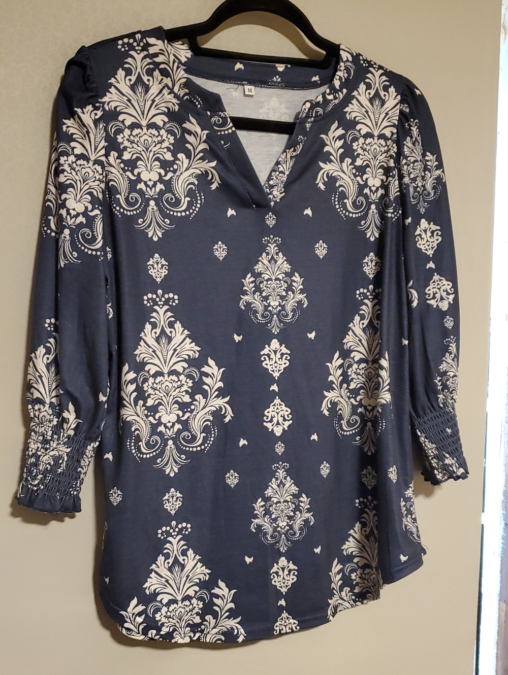 Paisley Tunic in Blue & White Size Medium Like New
